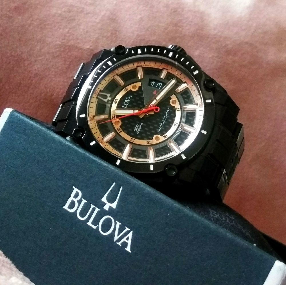 Nib Bulova precisionist men's watch